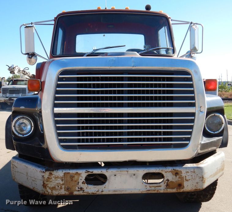 image for item KA9595 1984 Ford LTS9000  truck cab and chassis