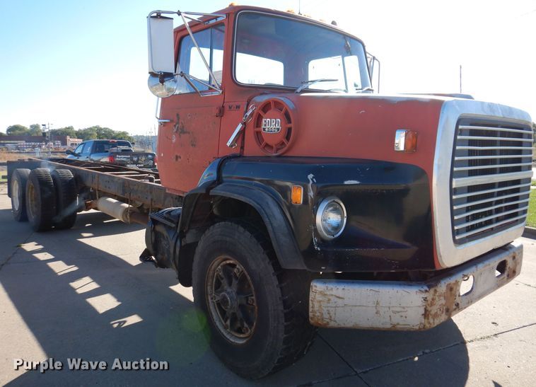 image for item KA9595 1984 Ford LTS9000  truck cab and chassis