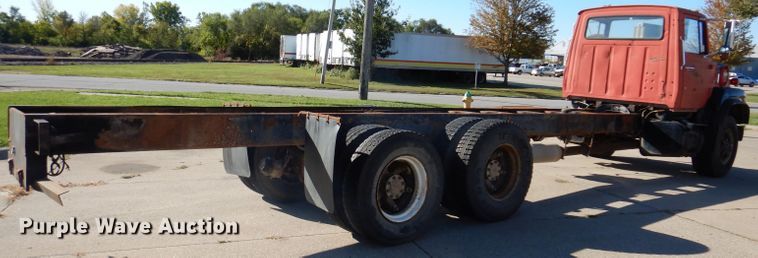 image for item KA9595 1984 Ford LTS9000  truck cab and chassis