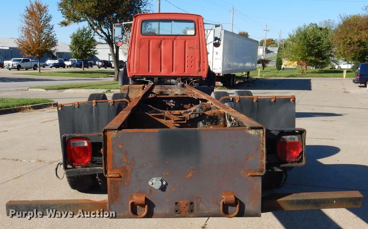 image for item KA9595 1984 Ford LTS9000  truck cab and chassis