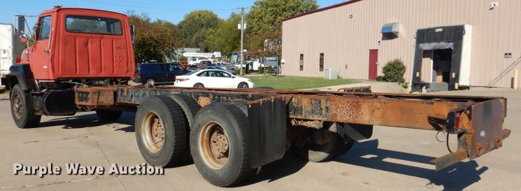 image for item KA9595 1984 Ford LTS9000  truck cab and chassis