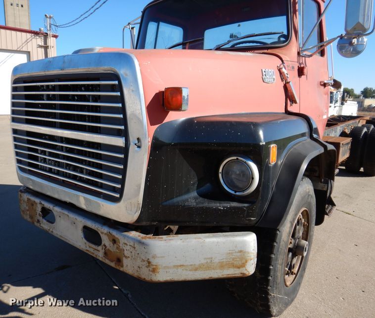 image for item KA9595 1984 Ford LTS9000  truck cab and chassis