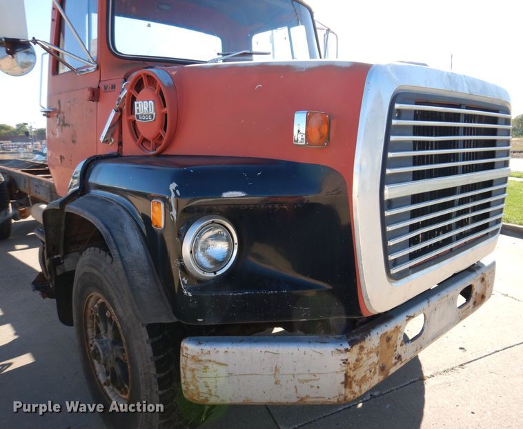 image for item KA9595 1984 Ford LTS9000  truck cab and chassis