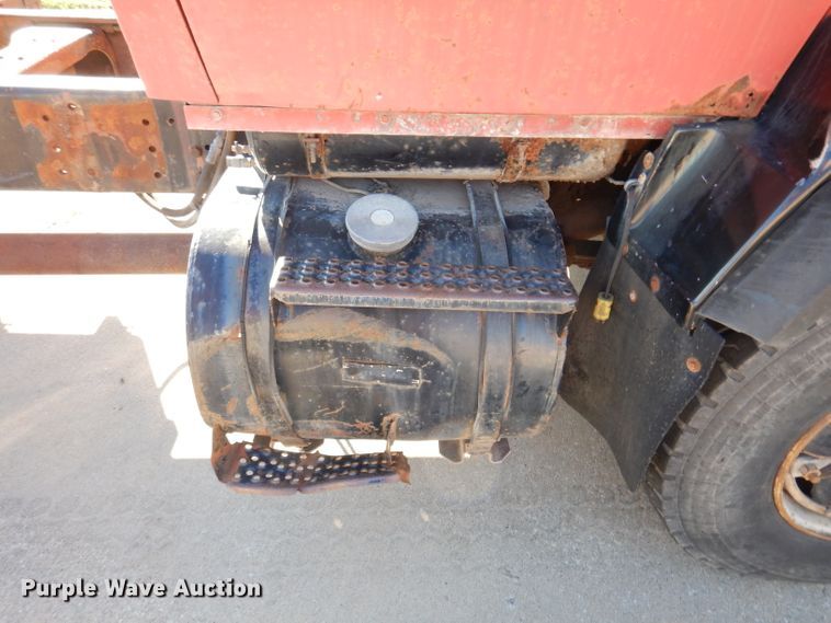 image for item KA9595 1984 Ford LTS9000  truck cab and chassis