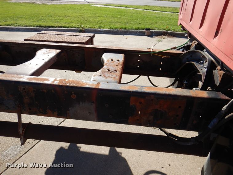 image for item KA9595 1984 Ford LTS9000  truck cab and chassis