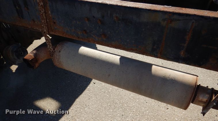 image for item KA9595 1984 Ford LTS9000  truck cab and chassis