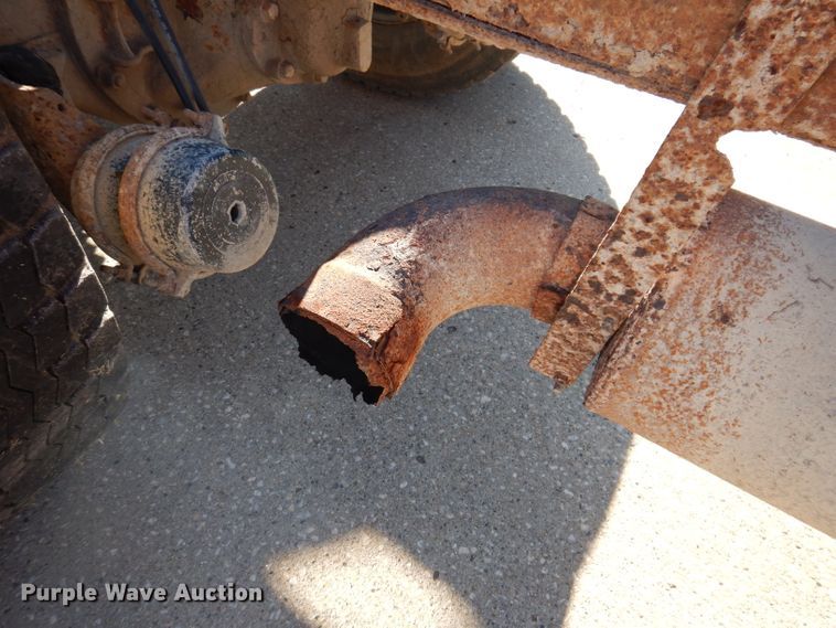 image for item KA9595 1984 Ford LTS9000  truck cab and chassis