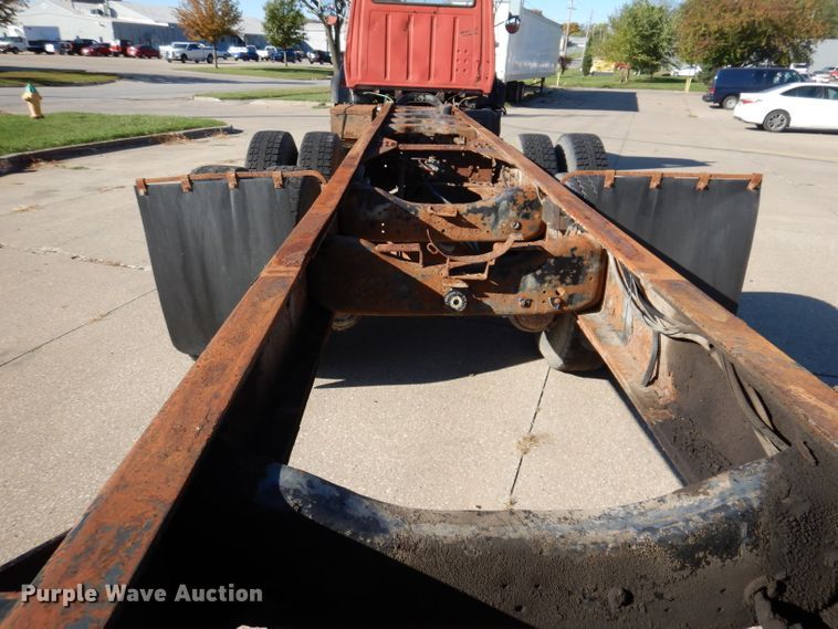 image for item KA9595 1984 Ford LTS9000  truck cab and chassis