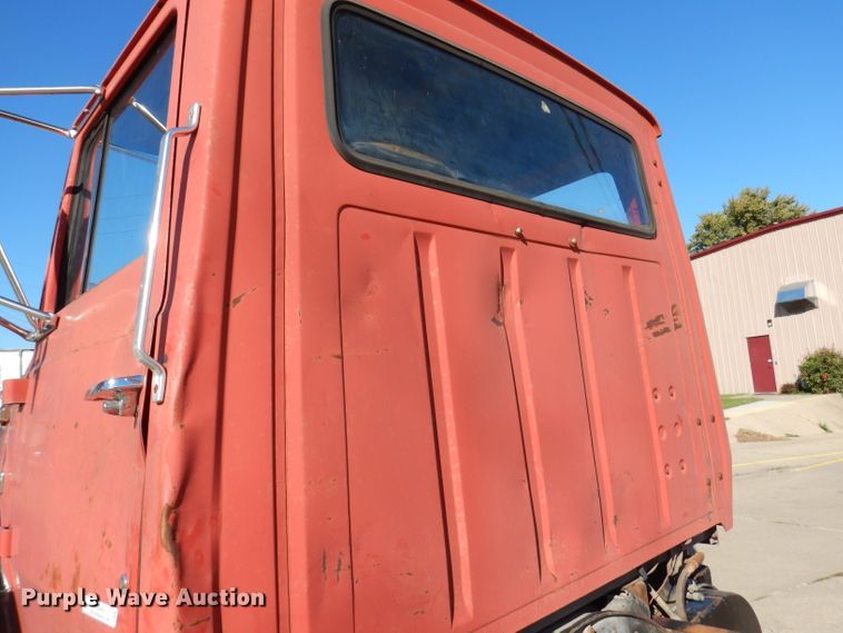 image for item KA9595 1984 Ford LTS9000  truck cab and chassis