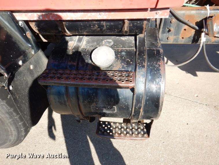 image for item KA9595 1984 Ford LTS9000  truck cab and chassis