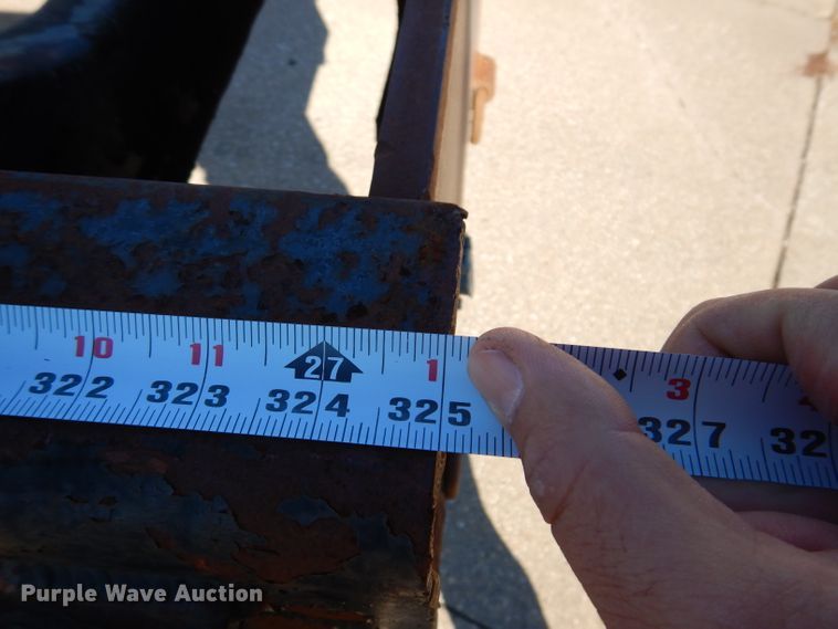 image for item KA9595 1984 Ford LTS9000  truck cab and chassis