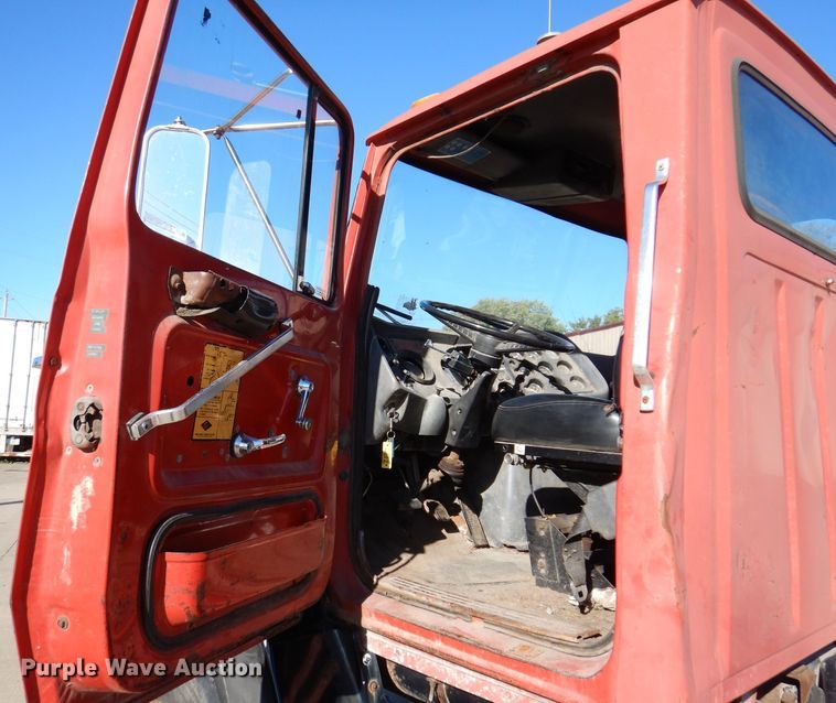 image for item KA9595 1984 Ford LTS9000  truck cab and chassis