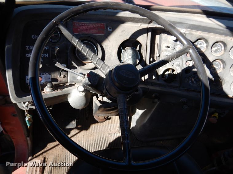 image for item KA9595 1984 Ford LTS9000  truck cab and chassis