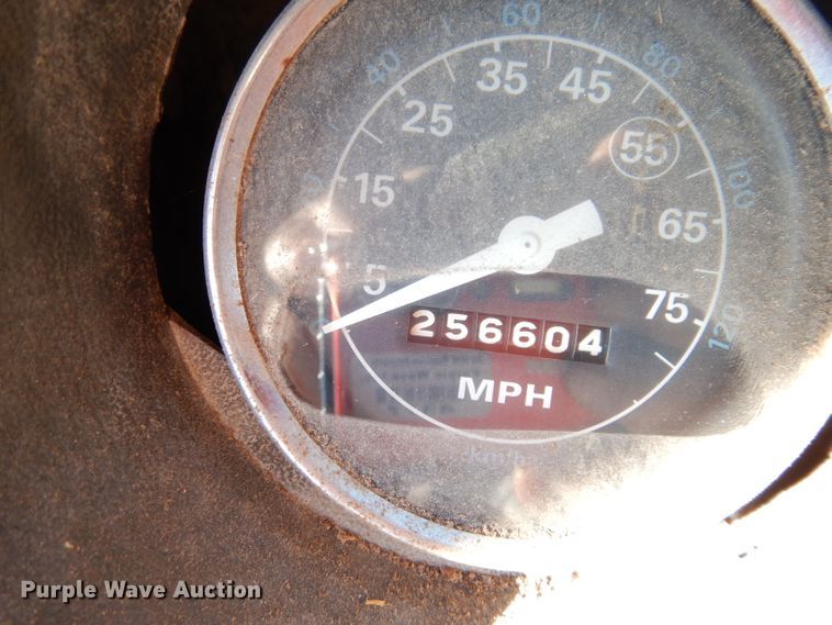 image for item KA9595 1984 Ford LTS9000  truck cab and chassis