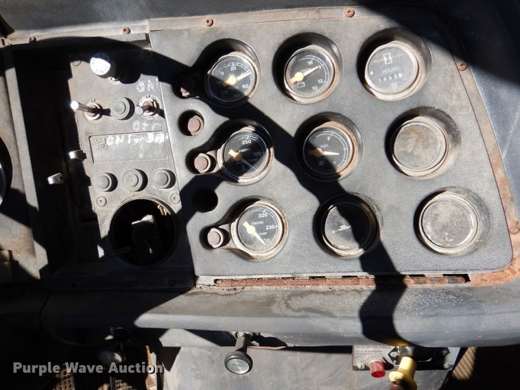 image for item KA9595 1984 Ford LTS9000  truck cab and chassis