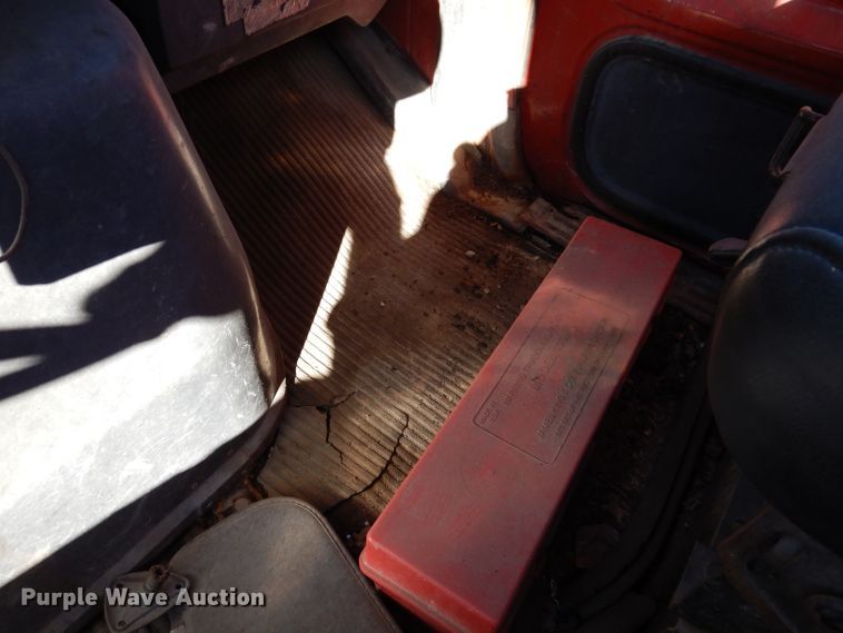 image for item KA9595 1984 Ford LTS9000  truck cab and chassis