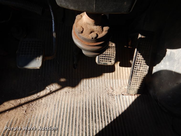 image for item KA9595 1984 Ford LTS9000  truck cab and chassis