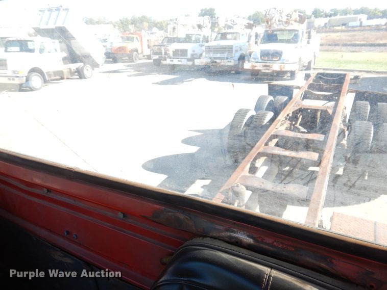 image for item KA9595 1984 Ford LTS9000  truck cab and chassis