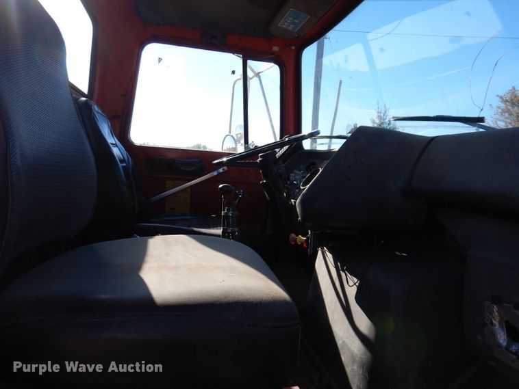 image for item KA9595 1984 Ford LTS9000  truck cab and chassis