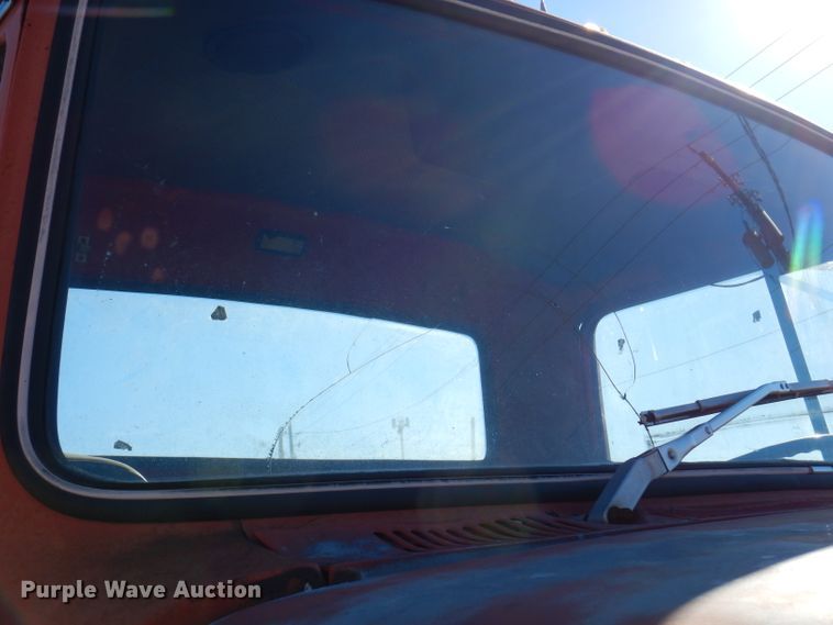 image for item KA9595 1984 Ford LTS9000  truck cab and chassis