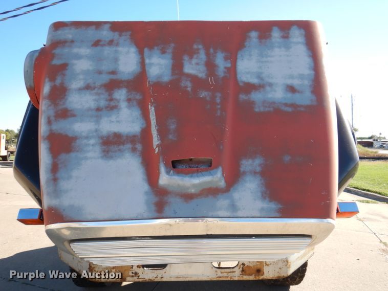 image for item KA9595 1984 Ford LTS9000  truck cab and chassis