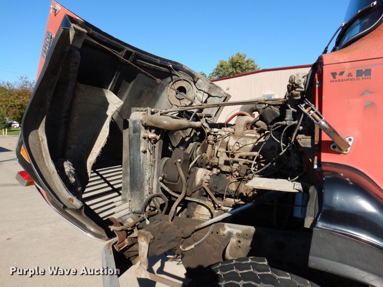 image for item KA9595 1984 Ford LTS9000  truck cab and chassis