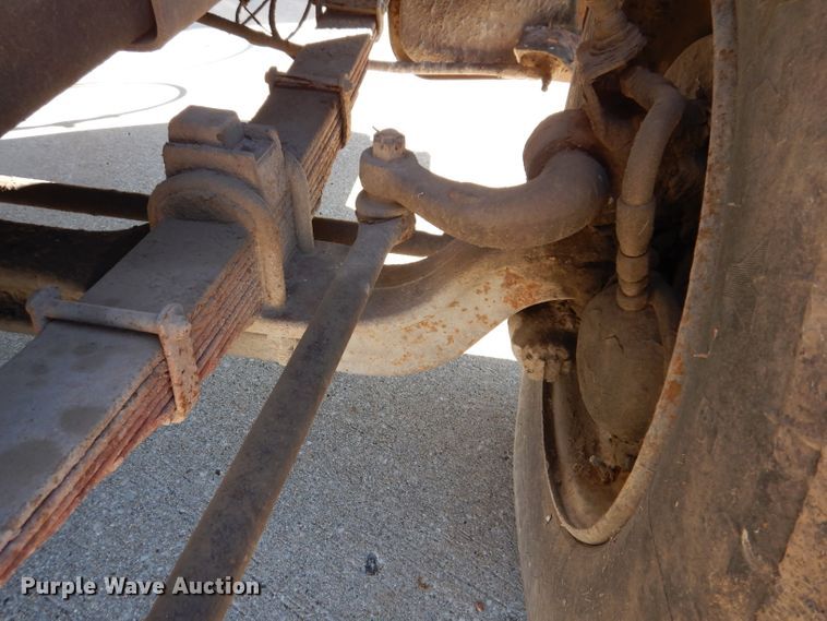 image for item KA9595 1984 Ford LTS9000  truck cab and chassis