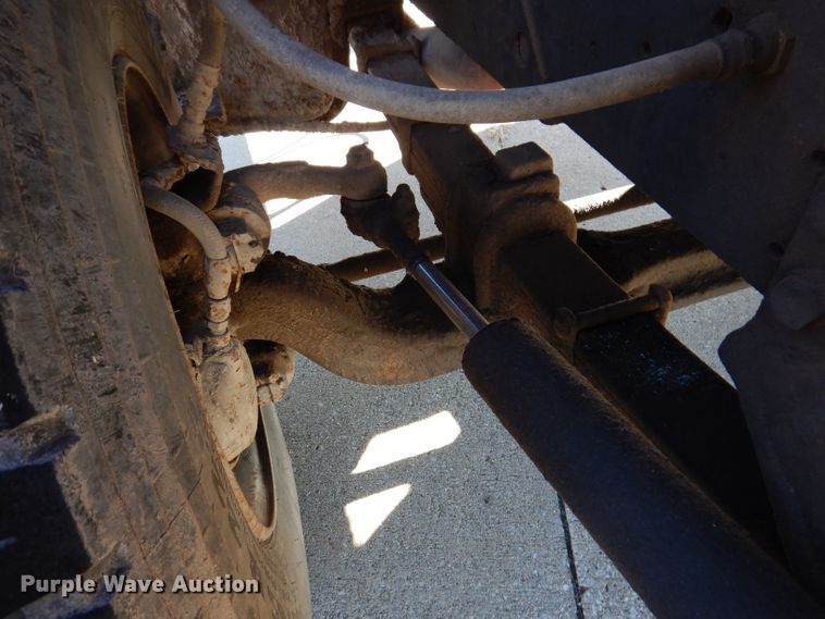 image for item KA9595 1984 Ford LTS9000  truck cab and chassis