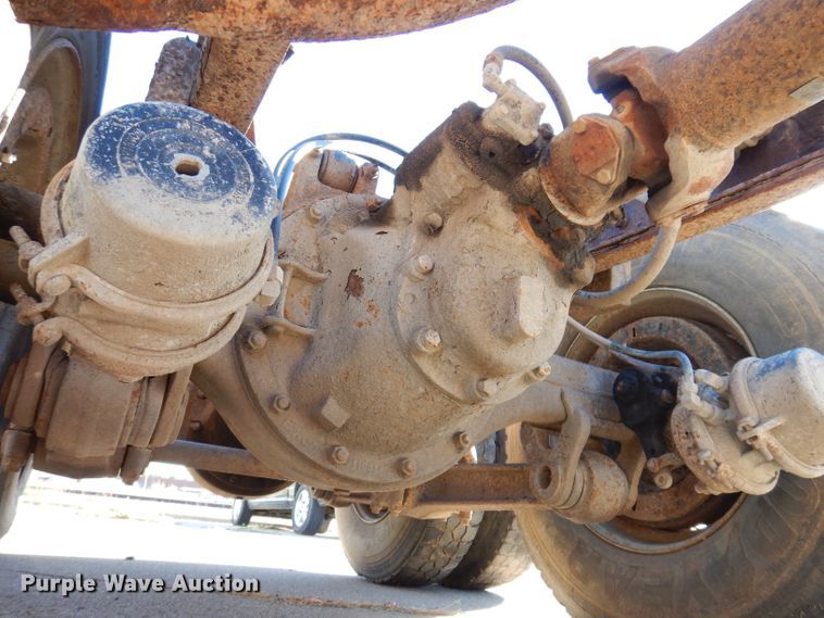 image for item KA9595 1984 Ford LTS9000  truck cab and chassis