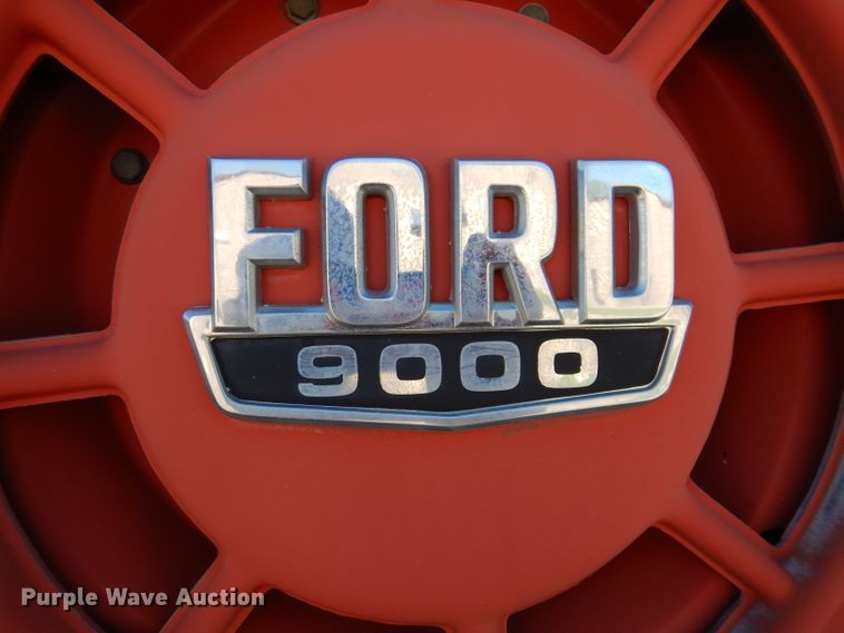 image for item KA9595 1984 Ford LTS9000  truck cab and chassis