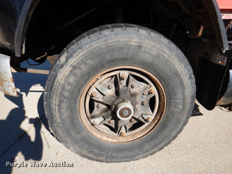 image for item KA9595 1984 Ford LTS9000  truck cab and chassis