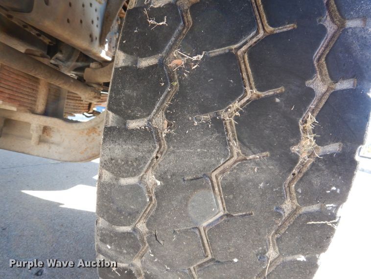 image for item KA9595 1984 Ford LTS9000  truck cab and chassis