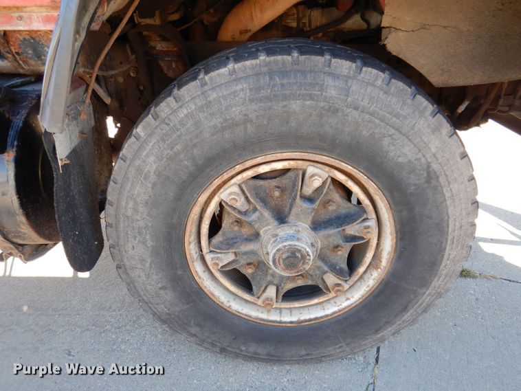 image for item KA9595 1984 Ford LTS9000  truck cab and chassis