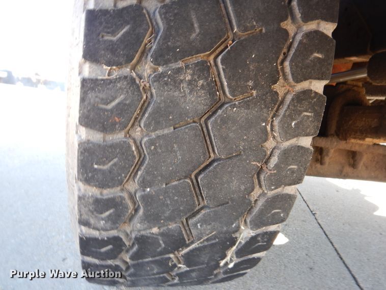 image for item KA9595 1984 Ford LTS9000  truck cab and chassis