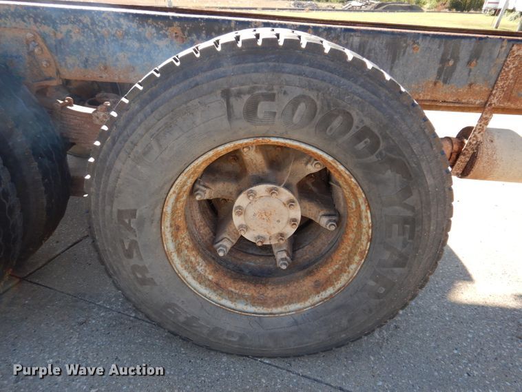 image for item KA9595 1984 Ford LTS9000  truck cab and chassis