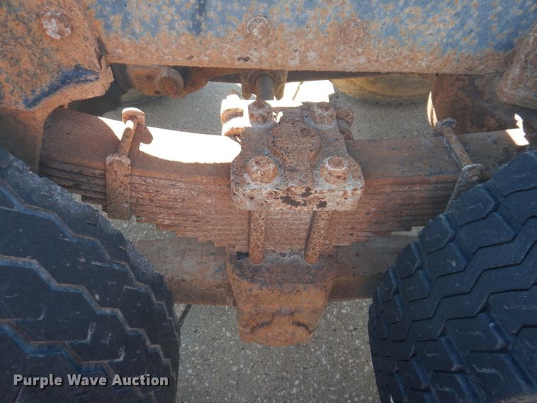 image for item KA9595 1984 Ford LTS9000  truck cab and chassis