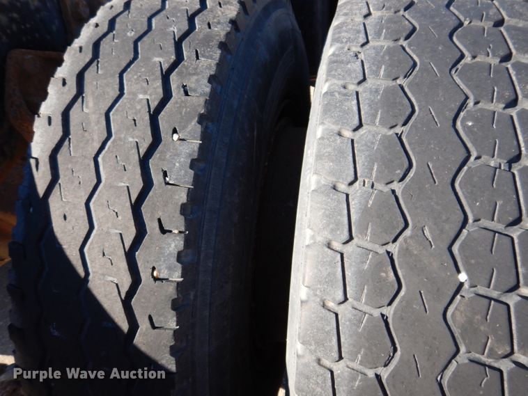 image for item KA9595 1984 Ford LTS9000  truck cab and chassis