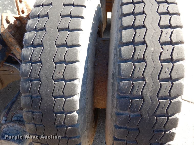 image for item KA9595 1984 Ford LTS9000  truck cab and chassis