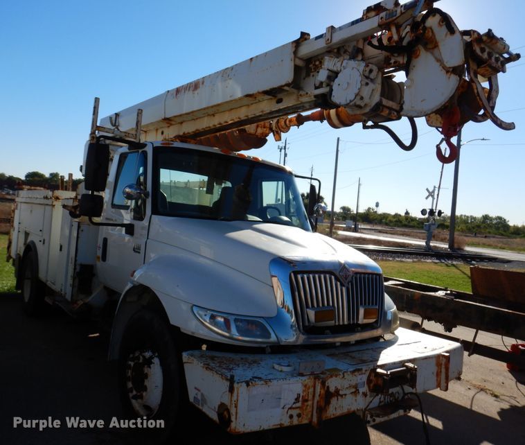 image for item KA9596 2005 International 4300  digger derrick truck