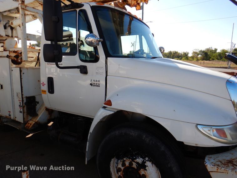 image for item KA9596 2005 International 4300  digger derrick truck