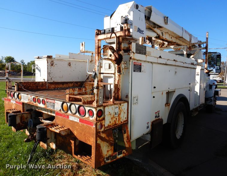 image for item KA9596 2005 International 4300  digger derrick truck