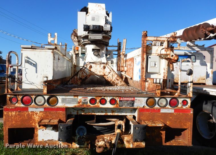 image for item KA9596 2005 International 4300  digger derrick truck