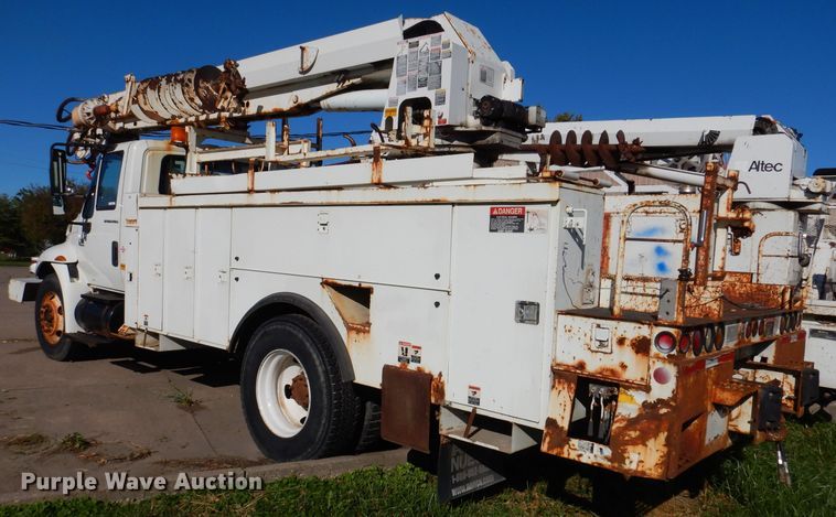 image for item KA9596 2005 International 4300  digger derrick truck
