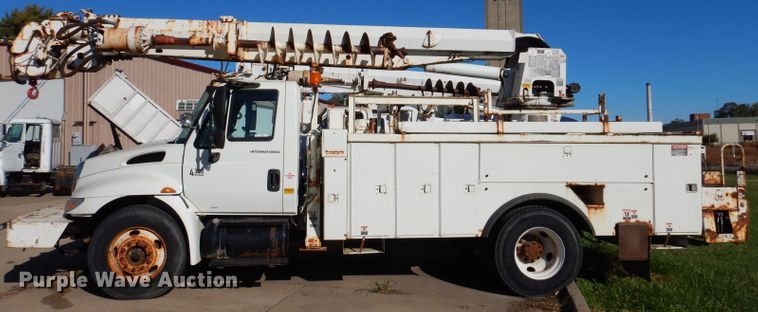 image for item KA9596 2005 International 4300  digger derrick truck