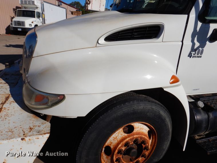 image for item KA9596 2005 International 4300  digger derrick truck