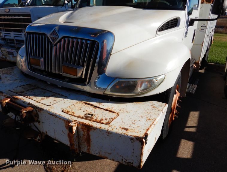 image for item KA9596 2005 International 4300  digger derrick truck