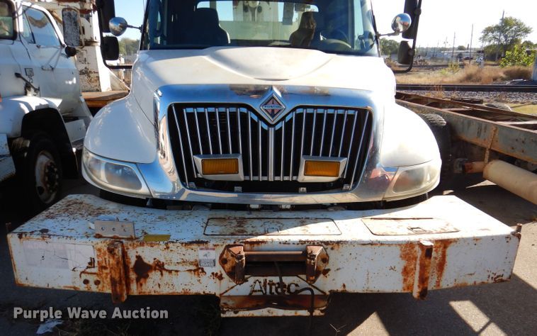 image for item KA9596 2005 International 4300  digger derrick truck