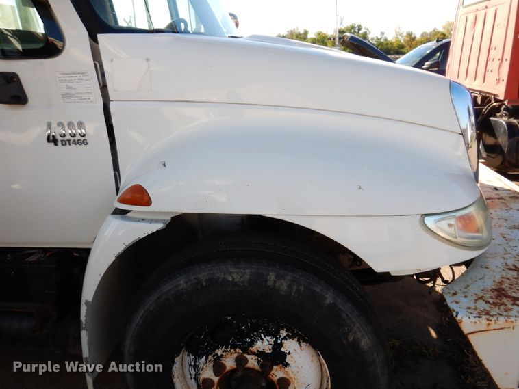 image for item KA9596 2005 International 4300  digger derrick truck