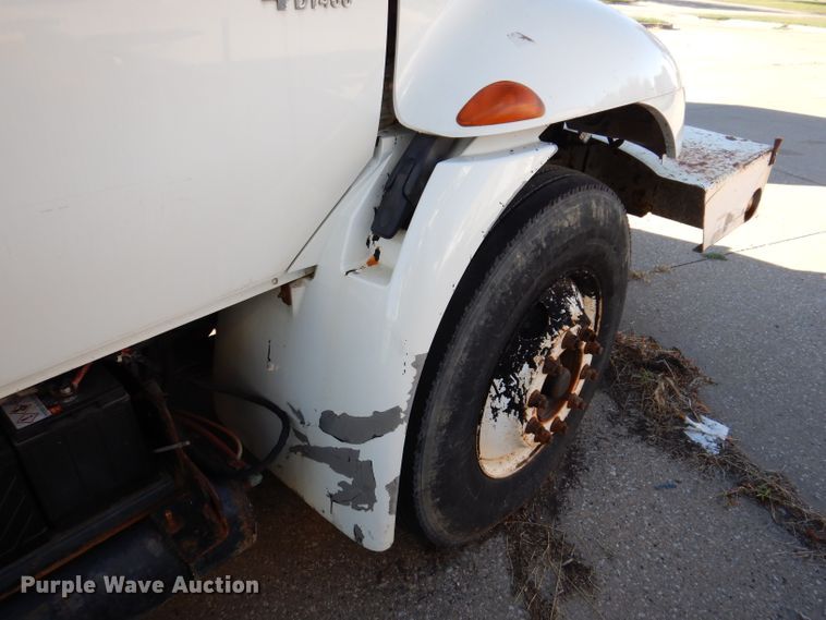 image for item KA9596 2005 International 4300  digger derrick truck