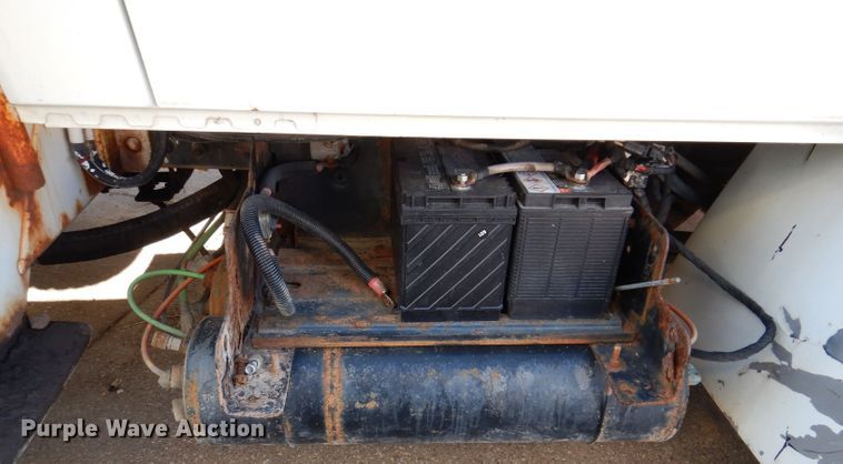 image for item KA9596 2005 International 4300  digger derrick truck